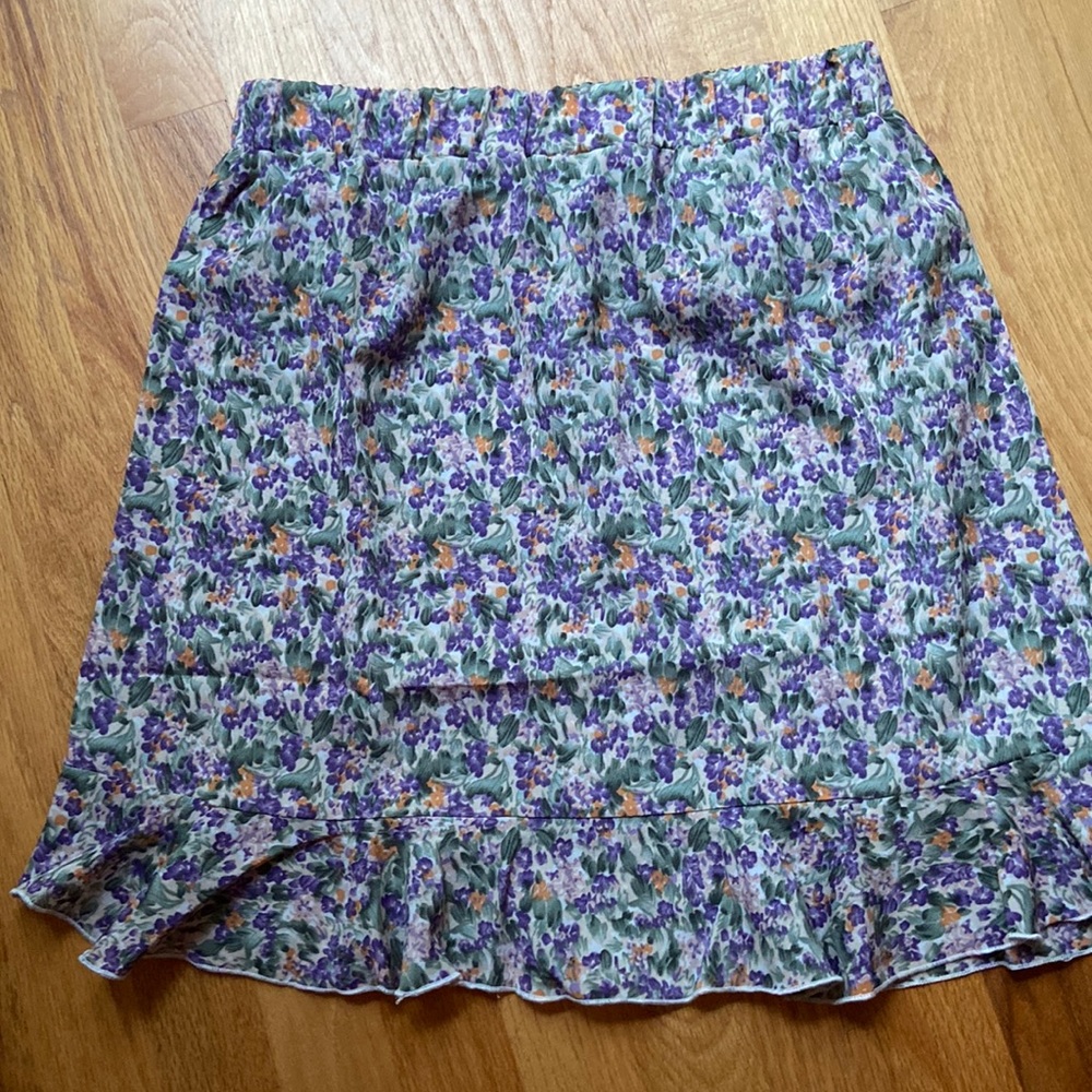 Shein floral skirt size medium NEW